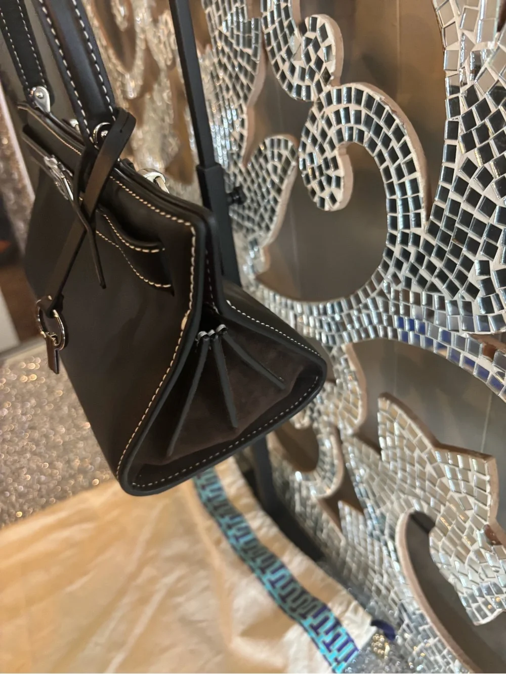 🌟Tory Burch Lee Radziwill Black Satchel Bag white White Lining⭐️